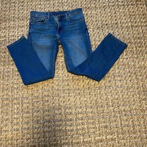 Levi's Men's Straight Fit Blue Jeans. W34 L 32. Used
